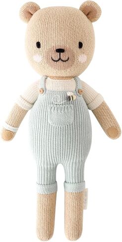 دمية Cuddle + Kind Charlie The Honey Bear العادية مقاس 20 بوصة منسوجة يدويًا - دمية واحدة = 10 وجبات، تجارة عادلة، جودة موروثة، مصنوعة يدويًا في بيرو، 100% من خيوط القطن in Kuwait
