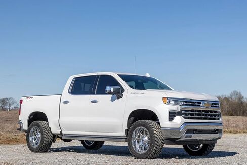 Rough Country 3.5" Suspension Lift Kit for Chevy Silverado 1500 (2025-2026) - Aluminum Control Arms, Strut Spacers with Rear N3 Shocks in Kuwait