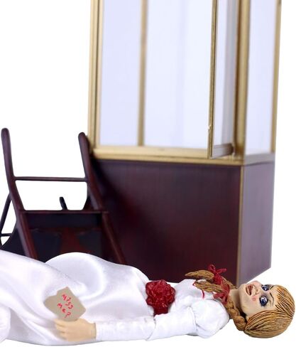NECA The Conjuring Universe Annabelle - مجسم عمل بمقياس 7 بوصات in Kuwait