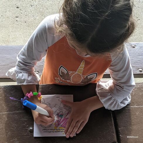 كتاب تلوين Dreamworks Trolls Band Together مكون من 20 صفحة من Imagine Ink Magic Ink مع قلم تحديد خالٍ من الفوضى، Bendon 58399 in Kuwait