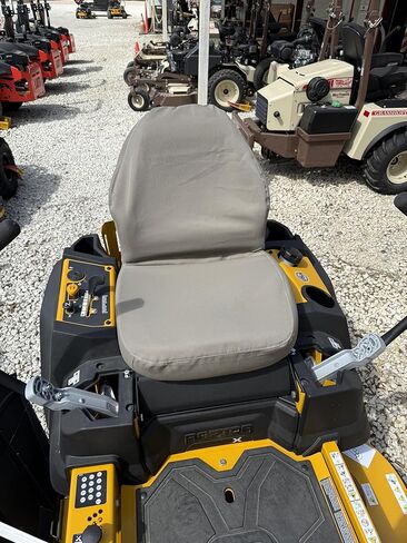 أغطية مقاعد Durafit، متوافقة مع جرار Hustler Raptor X، Kubota MX5800/MX6000 ROP. كوبوتا 200 جزازة الدوران الصفرية. أغطية مقاعد مناسبة تمامًا للحماية والجيوب والأناقة. جزازات كوبوتا زيرو تيرن in Kuwait