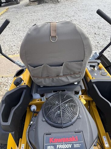 أغطية مقاعد Durafit، متوافقة مع جرار Hustler Raptor X، Kubota MX5800/MX6000 ROP. كوبوتا 200 جزازة الدوران الصفرية. أغطية مقاعد مناسبة تمامًا للحماية والجيوب والأناقة. جزازات كوبوتا زيرو تيرن in Kuwait
