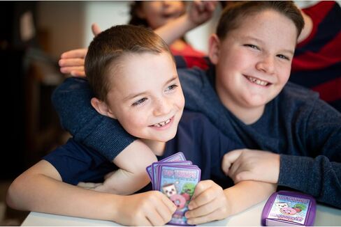 لعبة بطاقات Top Trumps Kawaii Kuddlies - ألعاب تعليمية عائلية للأطفال والكبار لأكثر من لاعبين - ألعاب حرب للأطفال للعائلات المكونة من 6 أطفال زائد in Kuwait