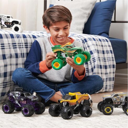 Monster Jam, Official BKT Monster Truck, Collector Die-Cast Vehicle, 1:24 Scale, Kids Toys for Boys and Girls Ages 3 and up in Kuwait