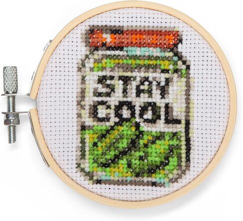 تطريز Kikkerland Pickle Mini Crossstitch - مجموعة أدوات صياغة يدوية للمبتدئين مع طوق من الخيزران وقماش ونمط in Kuwait