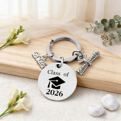 هدايا التخرج لعام 2026 - تذكار سلسلة مفاتيح التخرج البيضاء لعام 2026 in Kuwait