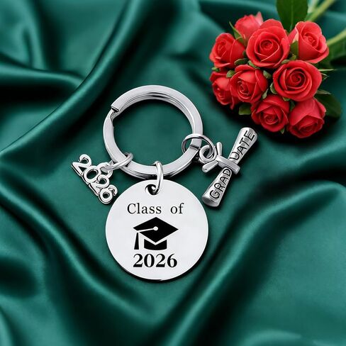 هدايا التخرج لعام 2026 - تذكار سلسلة مفاتيح التخرج البيضاء لعام 2026 in Kuwait