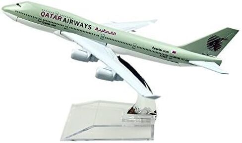 شركة الخطوط الجوية القطرية ش.م.ق.م. B747 سبائك معدنية نماذج هدية عيد ميلاد نماذج الطائرة اللعب in Kuwait