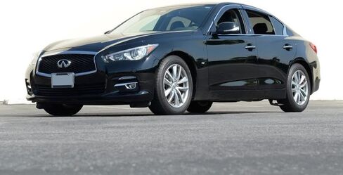 أقنعة نافذة WellVisors منحرفة للرياح متوافقة مع Infiniti 2014-2024 Q50 مع واقيات مطر من الكروم 3-847IN008 in Kuwait