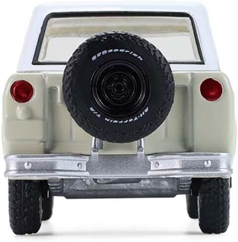 1967 International Scout 800 Sportop كريمي مع خطوط بنية وقمة بيضاء لجميع التضاريس سلسلة 17 1/64 Diecast Model Car من Greenlight 35310B in Kuwait