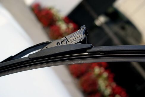WBU-16-16 Multiple Adapter Bracketless Windshield Wiper Blade, 16" (400mm) Driver Side & 16" (400mm) Passenger Side, Set of 2 in Kuwait