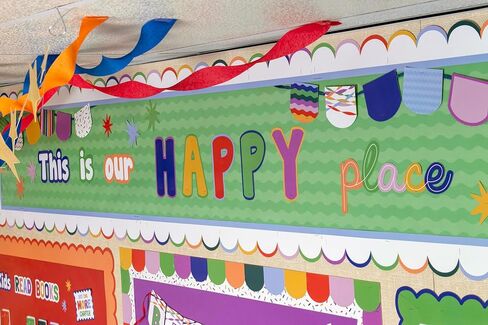Teacher Created Resources Green Scallops Better Than Paper Bulletin Board Roll (TCR77622) in Kuwait