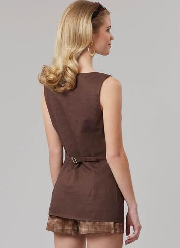 McCall's M8585W2 Women's Fitted Top, Shorts and Skirt Sewing Pattern Packet, Design Code M8585, Sizes 20W-22W-24W-26W-28W in Saudi Arabia