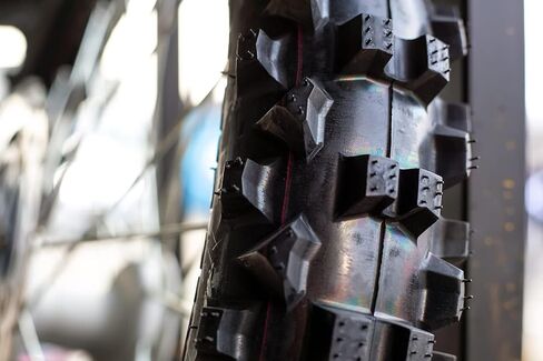 PIRELLI SCORPION MX32 MID SOFT 90/100-16 NHS 51M in Kuwait