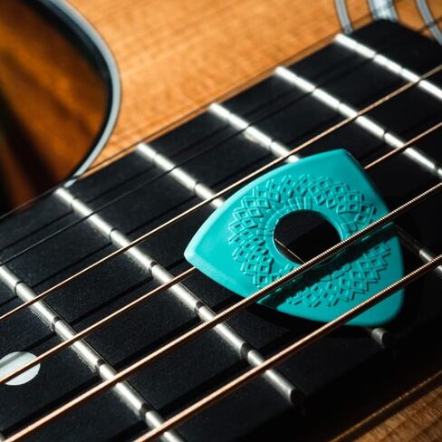 Bog Street Axe Blade Light Ergonomic, 3-Sided Guitar Pick. - One .5mm standard tip and Two 1.5mm Jazz style tips. (6-Pack) in Kuwait