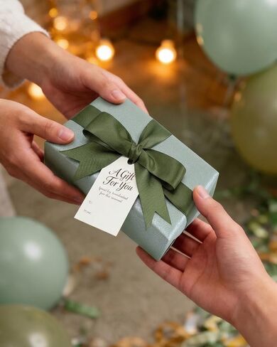 لفة ورق تغليف Keypan Sage Green مقاس 17 بوصة × 33 قدمًا مع خطوط قطع، مجموعة تغليف هدايا مع شريط وعلامات لعيد الميلاد، وأعياد الميلاد، والزفاف، وحفلات استقبال المولود الجديد، وحفلات الزفاف، والربيع in Kuwait