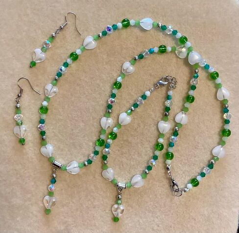 660pcs Green Glass Beads, 8mm Assorted Color Crystal Facted and Round Crackle Beads for Plant DIY Bracelet Necklace Earring Craft Kit in Saudi Arabia