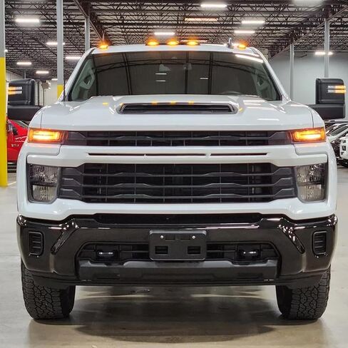 Front License Plate Frame Bracket Tag Holder Fits for 2024 2025 Chevrolet Silverado 2500 3500 HD Replace GM1068256 85650573 in Kuwait