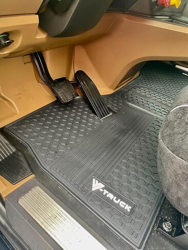 Rubber Floor Mat Set – Compatible with Peterbilt 579 & 567 Semi Trucks – Custom-Fit Heavy-Duty Rubber Floor Mats, All-Weather Protection, Easy to Clean, Full Cab Coverage in Saudi Arabia