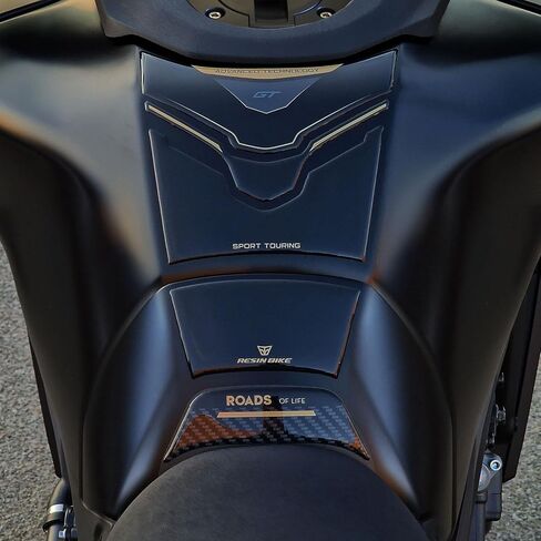 Resin Bike naklejki moto kompatybilne z Yamaha Tracer 9 GT 2025. Grip Tank Protection Against Bumps and Scratches. 3D Resin Sticker - Motorcycle Gadgets - Made in Italy in Kuwait