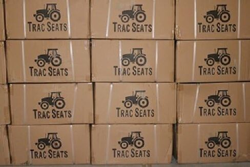 مقاعد TRAC ذات العلامة التجارية BLACK WAFFLE STYLE تناسب مقعد تعليق جرار زراعي عالمي أسود من MASSEY FERGUSON مع إمالة بـ 5 أوضاع in Kuwait