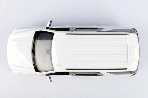 2025 Tahoe Z71 1/24 Diecast Car Model Motor max 79392 White in Kuwait