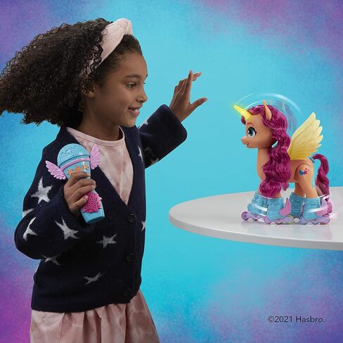 My Little Pony: فيلم الجيل الجديد Sing 'N Skate Sunny Starscout - لعبة تفاعلية بجهاز تحكم عن بعد مقاس 9 بوصات مع 50 تفاعلًا وأضواء in Kuwait