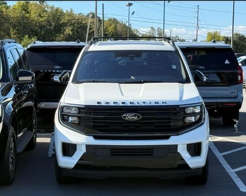 Fits Ford Expedition 2007–2025 Roof Rack Cross Bars – Raised Roof Rails Only, 330 lb Capacity, Lockable Aluminum, T-Slot Channel, No-Drill Install (Silver, Gen 5, 2025-UP) in Saudi Arabia
