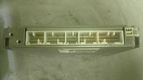 02 Avalon Engine ECM Electronic Control Module RH Dash 89661-07340 8966107340 in Kuwait