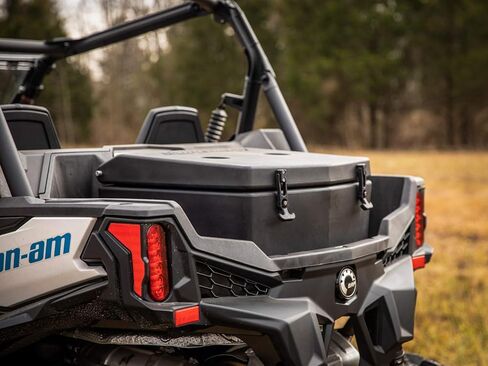 SuperATV Can-Am Maverick معزول مبرد / صندوق شحن لعام 2018+ Can-Am Maverick Trail 700/800 / 1000 | سعة 30 لتر | المدمج في قابس التصريف الملولب in Kuwait