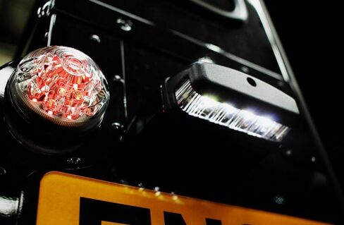 مجموعة إضاءة لوحة ترخيص LED كاملة 3 وات من iJDMTOY OEM-Fit متوافقة مع Land Rover Defender، السلسلة 2A، 3 موديلات، مدعومة بـ 18-SMD Xenon White LED in Kuwait