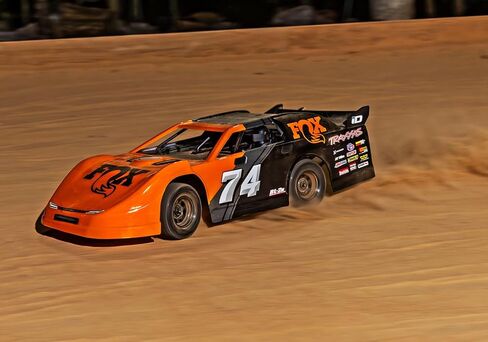 Traxxas Slash Late Model BL-2s Orange in Kuwait
