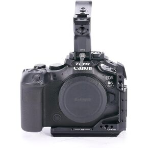 مجموعة Tilta خفيفة الوزن متوافقة مع Canon R6 Mark II، نصف قفص مع ملحقات التثبيت عبر حاجز الناتو، وحذاء بارد، و1/4"-20 خيط مع دبابيس تحديد الموقع | TA-T45-B (أسود)