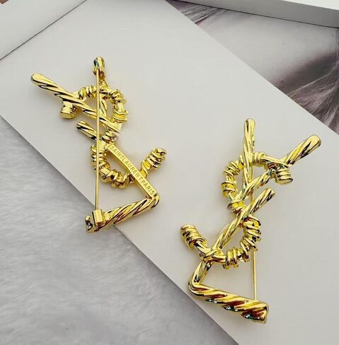 Gold-Tone Abstract Knot Brooch for Women, Vintage Style Twisted Metal Pin, Elegant Scarf Shawl Collar Brooch, Fashion Jewelry Accessory for Dresses Coats Sweaters in Kuwait