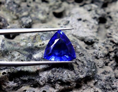 9.3Ct Natural Trillion Cut Blue Tanzanite Gemstone Certified Faceted Loose Gemstone for Jewellery Making in Saudi Arabia