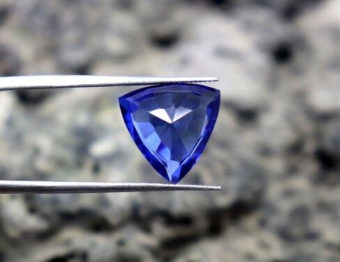 9.3Ct Natural Trillion Cut Blue Tanzanite Gemstone Certified Faceted Loose Gemstone for Jewellery Making in Saudi Arabia
