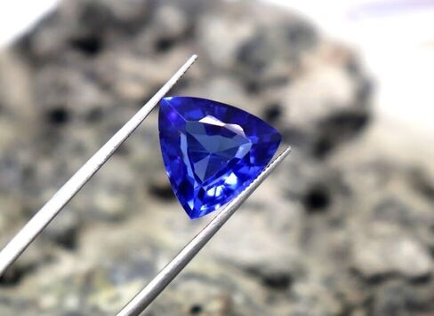 9.3Ct Natural Trillion Cut Blue Tanzanite Gemstone Certified Faceted Loose Gemstone for Jewellery Making in Saudi Arabia