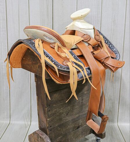M-Royal Saddles Charro Polainas Charras Diseno Medium Gamuza in Saudi Arabia