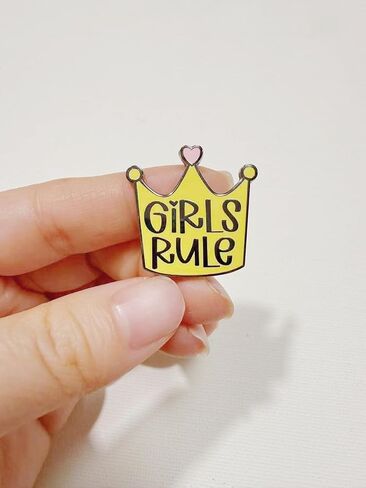 دبوس المينا على شكل تاج "Girls Rule" - بروش نسائي وفتيات قوي لحقائب الظهر والسترات والقبعات والحقائب - هدية للبنات وأفضل الأصدقاء والناشطين النسويين in Kuwait