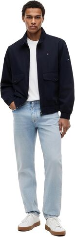 سترة Tommy Hilfiger للرجال من القطن خفيف الوزن مع شعار العلم المطرز وجيوب متعددة الاستخدامات in Kuwait