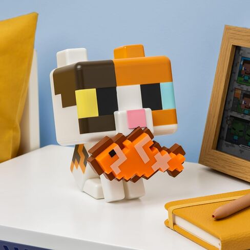 Paladone Minecraft Cat GloBuddies Light، مصباح اضغط عليه 15 سم مع سمكة مضيئة، يعمل ببطارية AA، مرخص رسميًا in Kuwait