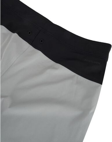شورت رجالي من Under Armour ذو ألوان متباينة in Kuwait