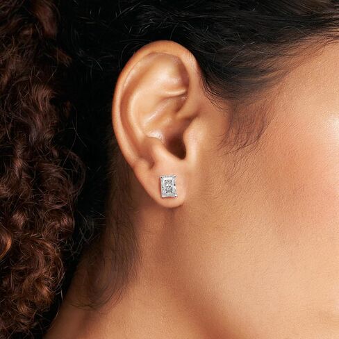 أقراط مرصعة بالماس من Friendly Diamonds Lab بوزن إجمالي 1-12 قيراط - سوليتير مستدير معتمد من IGI، FG-VS، 4 شقوق، ذهب 10/14 قيراط أو بلاتين in Kuwait