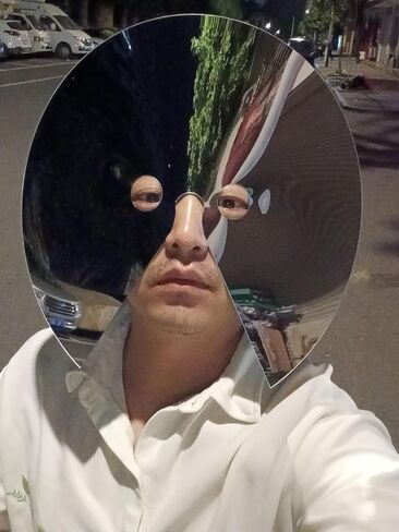 Creative Head-Mounted Mirror Mask, Reflective Face Photography Prop for Surreal Travel Selfies, Unique Party & Festival Costume Accessory in Kuwait