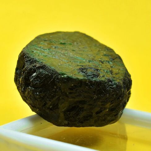 149.99 Carat Natural Colombian Green Emerald Rough Stones Uncut Raw Gemstones for Jewelry Making, Healing Crystals, and Collectors in Saudi Arabia