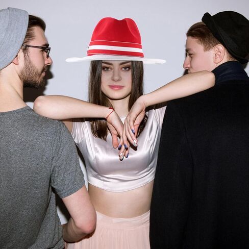قبعات فيدوراس للنساء قبعة الجاز النمط البريطاني الصوفية واسعة حافة أحمر أبيض المرقعة 56-58 سنتيمتر قبعة حفلة عيد الميلاد in Kuwait