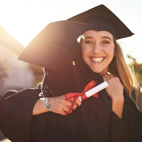 هدايا التخرج من Turandoss للنساء لها 2026، سوار ملهم على شكل فراشة مع قبعة التخرج لعام 2026 اقتباس تعويذة انشر أجنحتك وتطير هدايا السوار الأولية للنساء لها in Kuwait