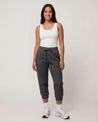 مجموعة Real Essentials 3 Pack: بنطال رياضي للجري من الصوف Capri Joggers Athletic Lounge Gym مع جيوب (متوفر في Plus) in Kuwait