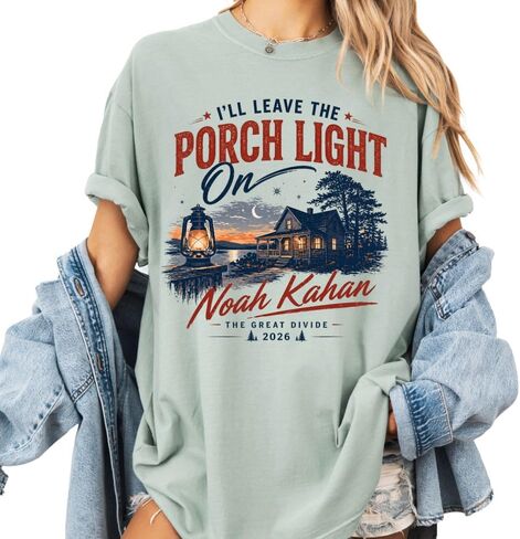 قميص Porchlight On House النسائي، قمصان نسائية عصرية، هدية لمشجعي الحفلات الموسيقية على طراز الجولة الشعبية. متعدد الألوان in Kuwait