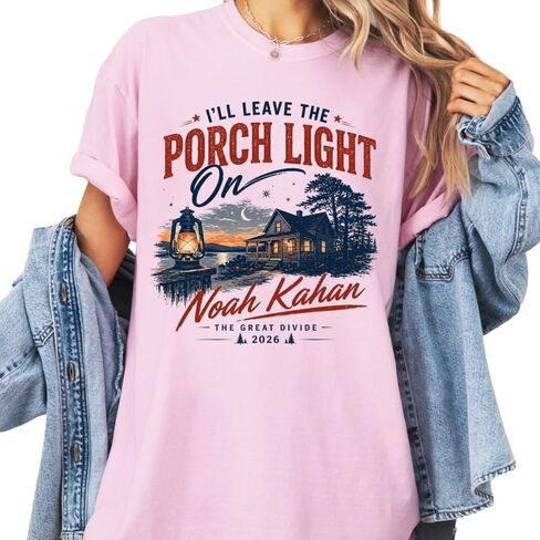 قميص Porchlight On House النسائي، قمصان نسائية عصرية، هدية لمشجعي الحفلات الموسيقية على طراز الجولة الشعبية. متعدد الألوان in Kuwait
